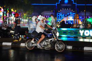 BIB: 
                            <button type="button" onclick="openModal(16125121)" class="btn btn-primary btn-sm float-right btn-popup" data-toggle="modal" data-target=".modal-high-quality">
                        <i class="fas fa-shopping-cart"></i> Add to Cart
                    </button>
                                            <button type="button" onclick="isThisMe(16125121, true)" class="btn btn-success btn-sm float-right btn-popup btn-isme hidden" data-toggle="tooltip" data-placement="bottom" title="นี่คือรูปของคุณใช่ไหม คลิกที่นี่เพื่อเอาเข้าอัลบั้ม">
                        <i class="fas fa-plus"></i> Add to album
                    </button>
                    <button type="button" onclick="isThisMe(16125121, false)" class="btn btn-warning btn-sm float-right btn-popup btn-isnotme hidden">
                        <i class="fas fa-ban"></i> Remove from album
                    </button>